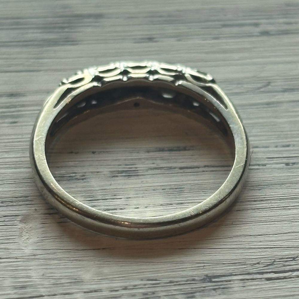 14kt white gold diamond ring sz 6 - Picture 3 of 7
